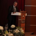 ο Γιάννης Καμπούρης στο βήμα του φιλόξενου για τους Έλληνες Φροντιστές Bahcesehir University